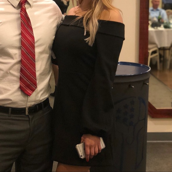 Black off the shoulder dress - Picture 4 of 4